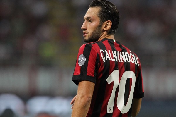 Manchester United Hakan Çalhanoğlu'nu Kadrosuna Katmak İstiyor