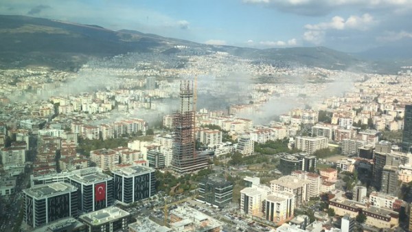 İzmir'de Deprem Oldu