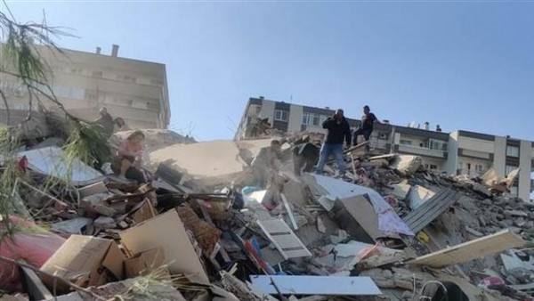 İzmir'deki 6.9'luk Depremde 4 Kişi Hayatını Kaybetti 120 Kişi Yaralandı