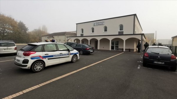 Fransa'da Bir Camiye Kundaklama Girişiminde Bulunuldu