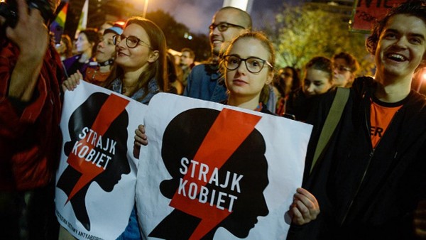 Polonya'da Kürtaj Yasağı Halkı Sokağa Döktü