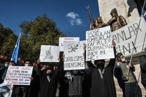 İstanbul'da İslamcı Bir Grup İzinsiz Eylem Yaptı