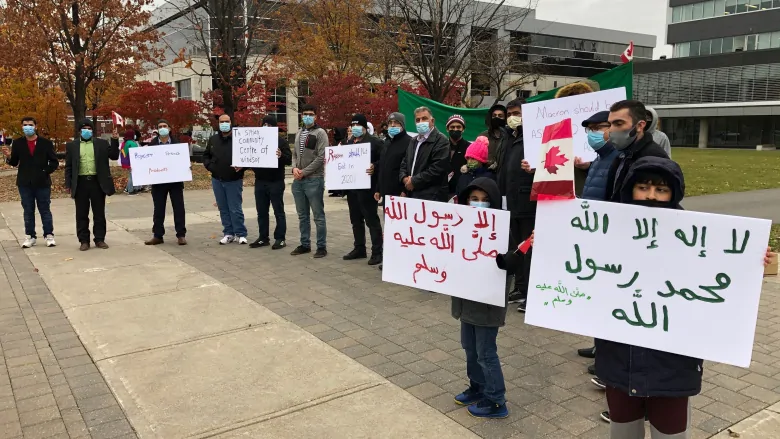 Kanada'da Macron ve Charlie Hebdo Protestosu