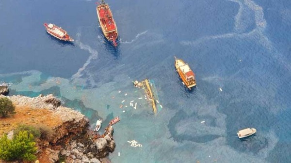 Antalya'da Tur Teknesi Battı 1 Kişi Hayatını Kaybetti