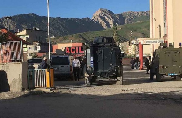 Kürtçü Terör Örgütü PKK Hakkari'de İşçilere Saldırdı