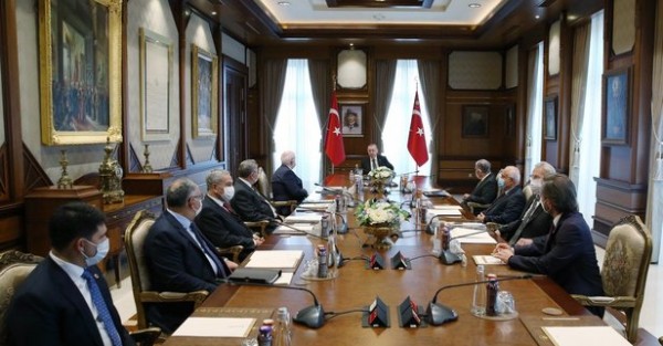 Yüksek İstişare Kurulu Partili Cumhurbaşkanı Başkanlığında Toplandı