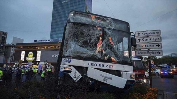 Ankara'da Halk Otobüsü ile Belediye Otobüsü Çarpıştı: 17 Yaralı