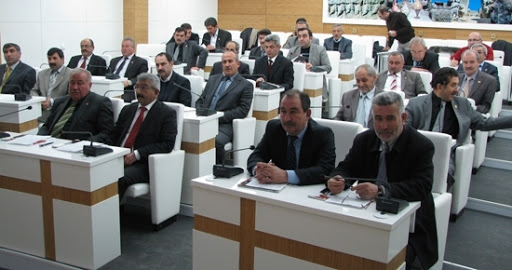 Çorum'da Vali ve AKP'li Meclis Üyeleri Restleşti