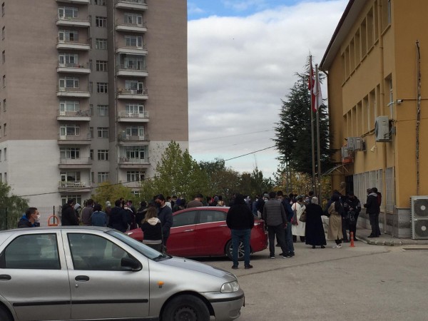 Ankara'da Ehliyet Sınavında Çin Virüsü Tedbirlerine Uyulmadığı Görüldü