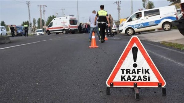 Ambulansı Sollamaya Çalışan Sürücü Faciaya Yol Açtı: 4 Ölü, 3 Yaralı