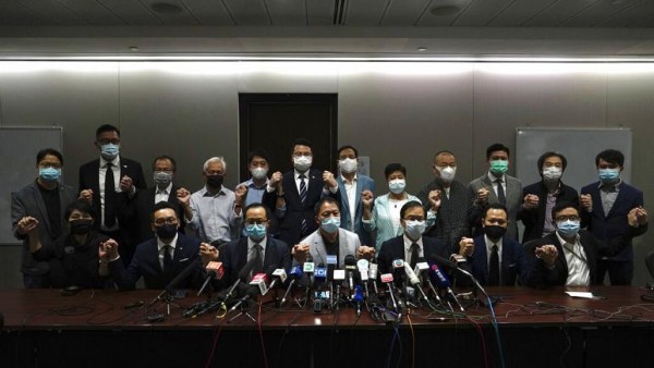 Hong Kong'da Muhalif Milletvekilleri İstifa Edeceklerini Açıkladı