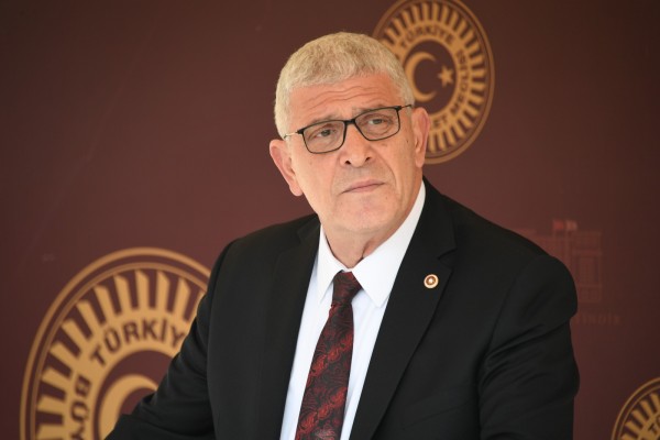 Müsavat Dervişoğlu: Makam Sahipleri Sosyal Medya Ergeni Haline Geldi
