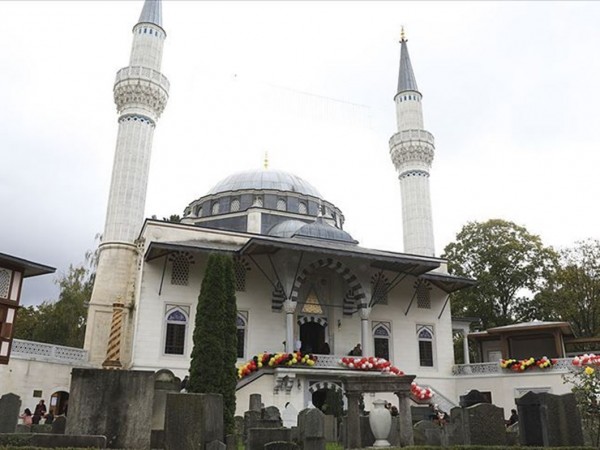 Almanya'da Camilere İslamofobik İçerikli Mektuplar Gönderildi