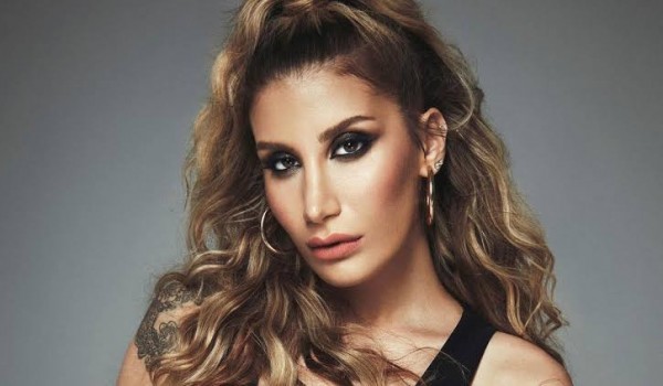 Ünlü Şarkıcı İrem Derici Çin Virüsüne Yakalandı