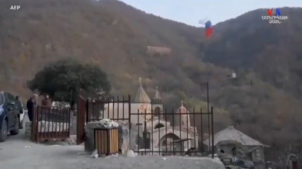 Sözde Barış Gücü Tarafından Kelbecer'e Rus Bayrağı Çekildi