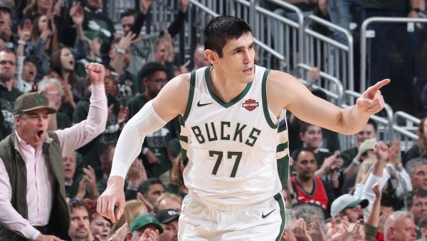Bucks Ersan İlyasvova'yı Takas Etti