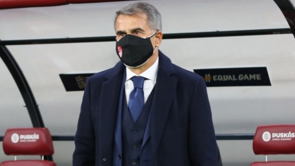 Belli Bir Ücret Karşılığında Maket Taraftarlar
