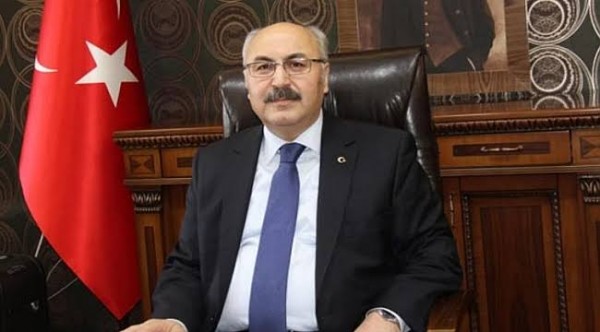İzmir Valisi Köşger Çin Virüsüne Yakalandı