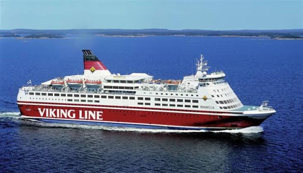Finlandiya'da 400 Yolcusu Olan Gemi Karaya Oturdu