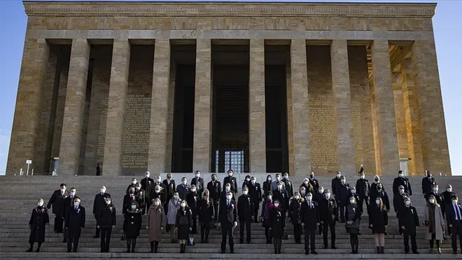 Bakan Selçuk ve 81 İlden Gelen Öğretmenler Anıtkabir'i Ziyaret Etti