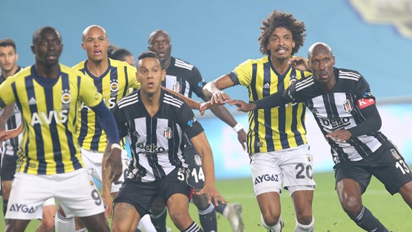 İkinci Yarıda 10 Kişi Kalan Beşiktaş Fenerbahçe'yi 4-3 Mağlup Etti