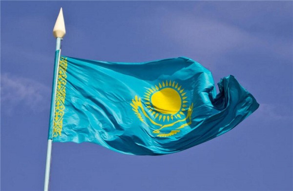 Artık Kazakistan'da Balkona Bayrak Asılabilecek