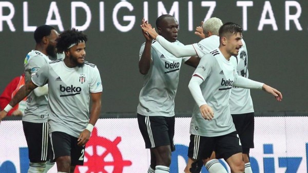 Beşiktaş Kasımpaşa Karşısında Sahadan 3-0 Galip Ayrıldı