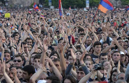Ermenistan'da Halk Paşinyan'a İstifa Etmesi İçin 3 Gün Verdi