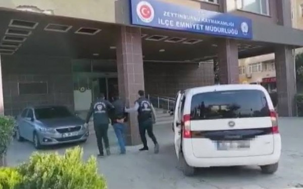 İstanbul'da Bayrak Yakan Şahıs Gözaltına Alındı