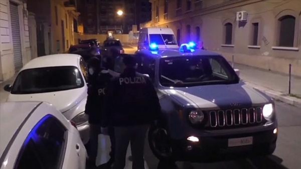 İtalya'da İnsan Kaçakçılarına Operasyon: 19 Gözaltı