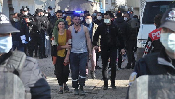 Sokağa Çıkma Kısıtlaması Sırasında Diyarbakır'da Çıkan Kavgada 20 Kişi Yaralandı