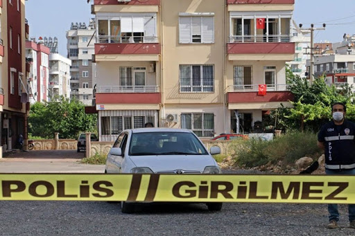 Muğla'da Kısıtlamaya Uymayan Kişileri Uyaran Polisler Darp Edildi