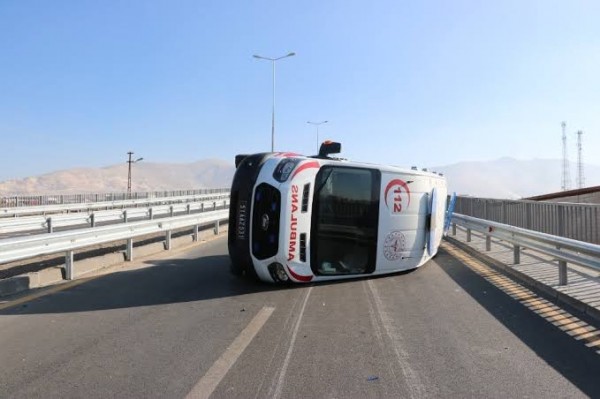 Niğde'de Çin Virüsü Vakasına Giden Ambulans Kaza Yaptı