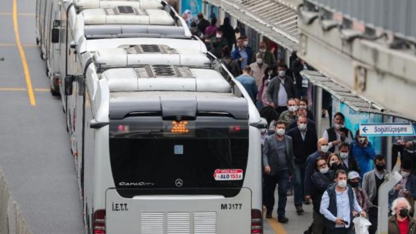 Metrobüsler Garajda Bekletiliyor İddiasına İBB'den Yanıt Geldi