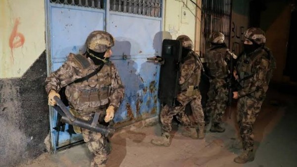 İstanbul'da IŞİD Operasyonu: Çok Sayıda Gözaltı Var