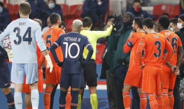 PSG-Başakşehir Maçında Irkçılık Skandalı: Maç Ertelendi