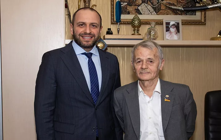 Kırımoğlu Ukrayna Başbakanı ile Bir Araya Geldi