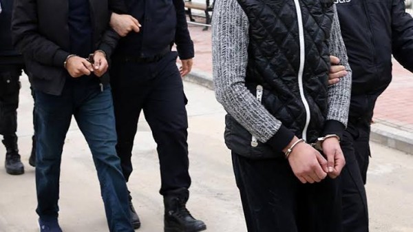 İzmir Merkezli FETÖ Operasyonunda 116 Kişi Tutuklandı