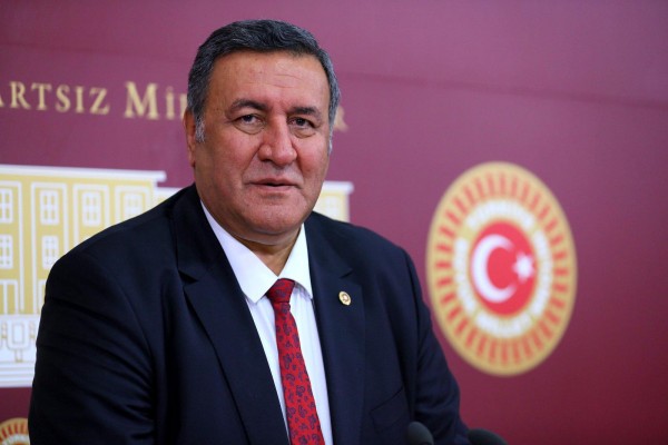 CHP'li Vekil 40 Saniyeye Düşen Soru Süresinde Altı Soru Birden Sordu