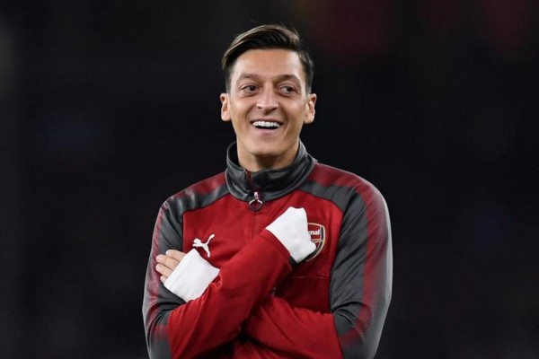 Mesut Özil 50 Bin Kişiye Yemek Yardımında Bulunacak
