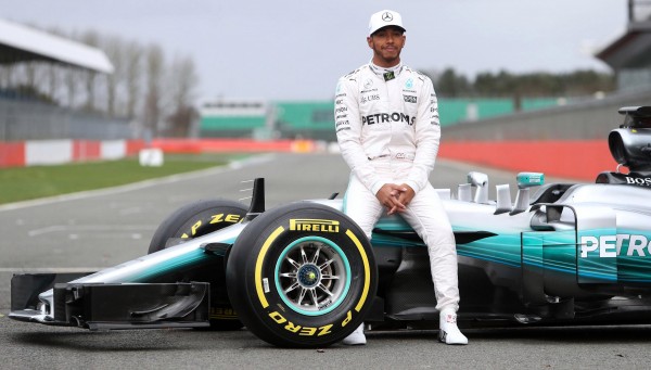 Lewis Hamilton Mercedes ile Yeni Sözleşme İmzalıyor