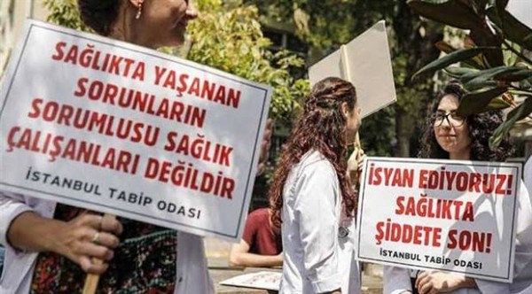 İğne Canını Acıttı Diye Sağlık Çalışanlarına Silah Çekti