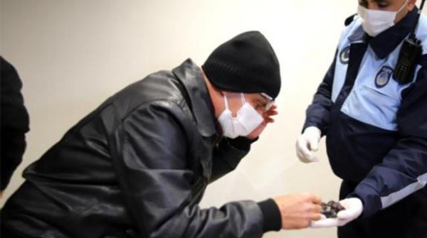 1.5 Ton Küflü Hurmayla Yakalanan Şahıs Bozuk Değil Diyerek Hurma Yedi