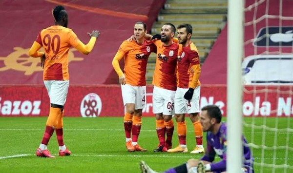 Galasataray Evinde Göztepe'ye Kaybetmiyor: 3-1