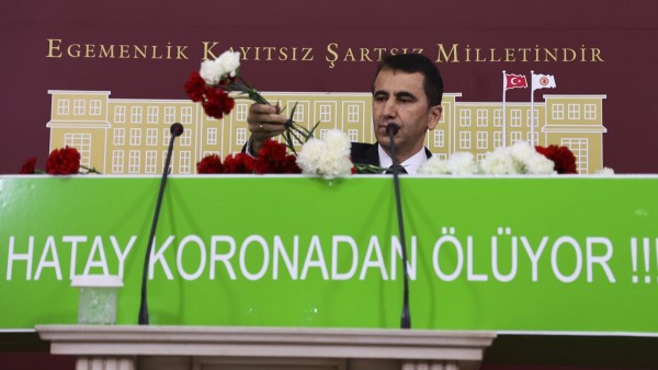 CHP'li Vekil TBMM'deki Basın Toplantısına Tabutla Geldi