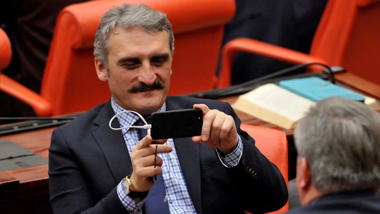 AKP'li Yeliz: Bize Takılan Çip Feleğini Şaşırır