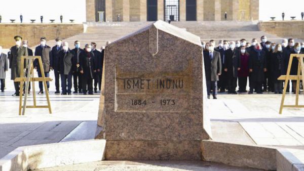 İsmet İnönü 47'nci Ölüm Yıl Dönümünde Mezarı Başında Anıldı