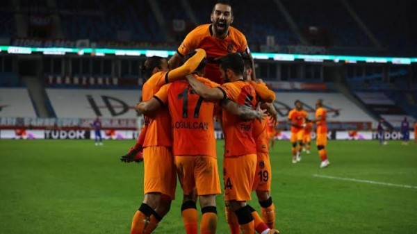 Galatasaray Maç Fazlasıyla Lider: TS 0-2 GS