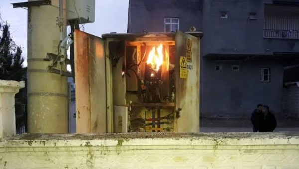 Diyarbakır'da Trafo Yangını: Bomba Gibi Patladı