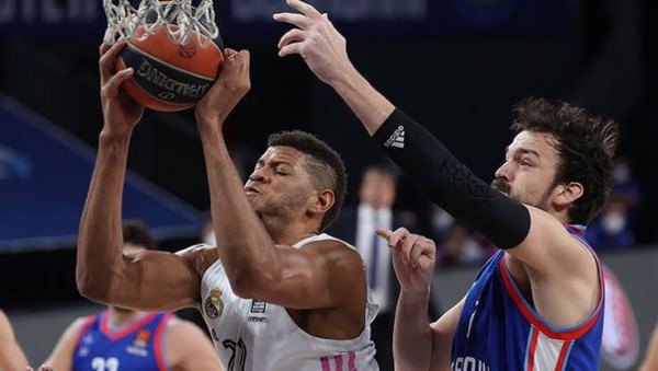 Anadolu Efes, Real Madrid'e Evinde Kaybetti: 65-73